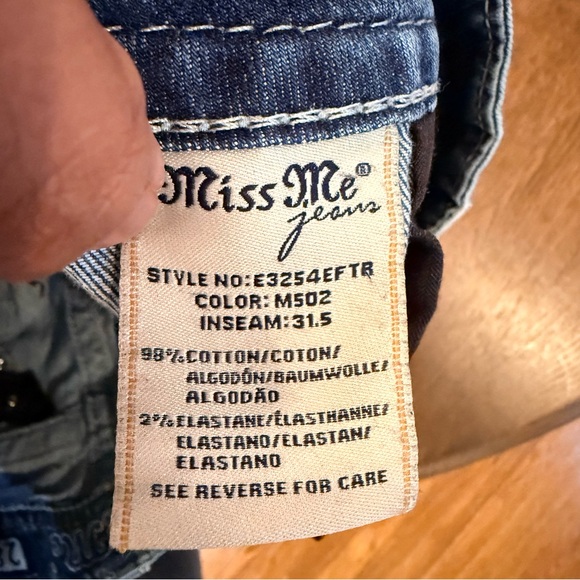 Miss Me mid rise easy strait jeans. Size 28 x 31.5 - Picture 6 of 7